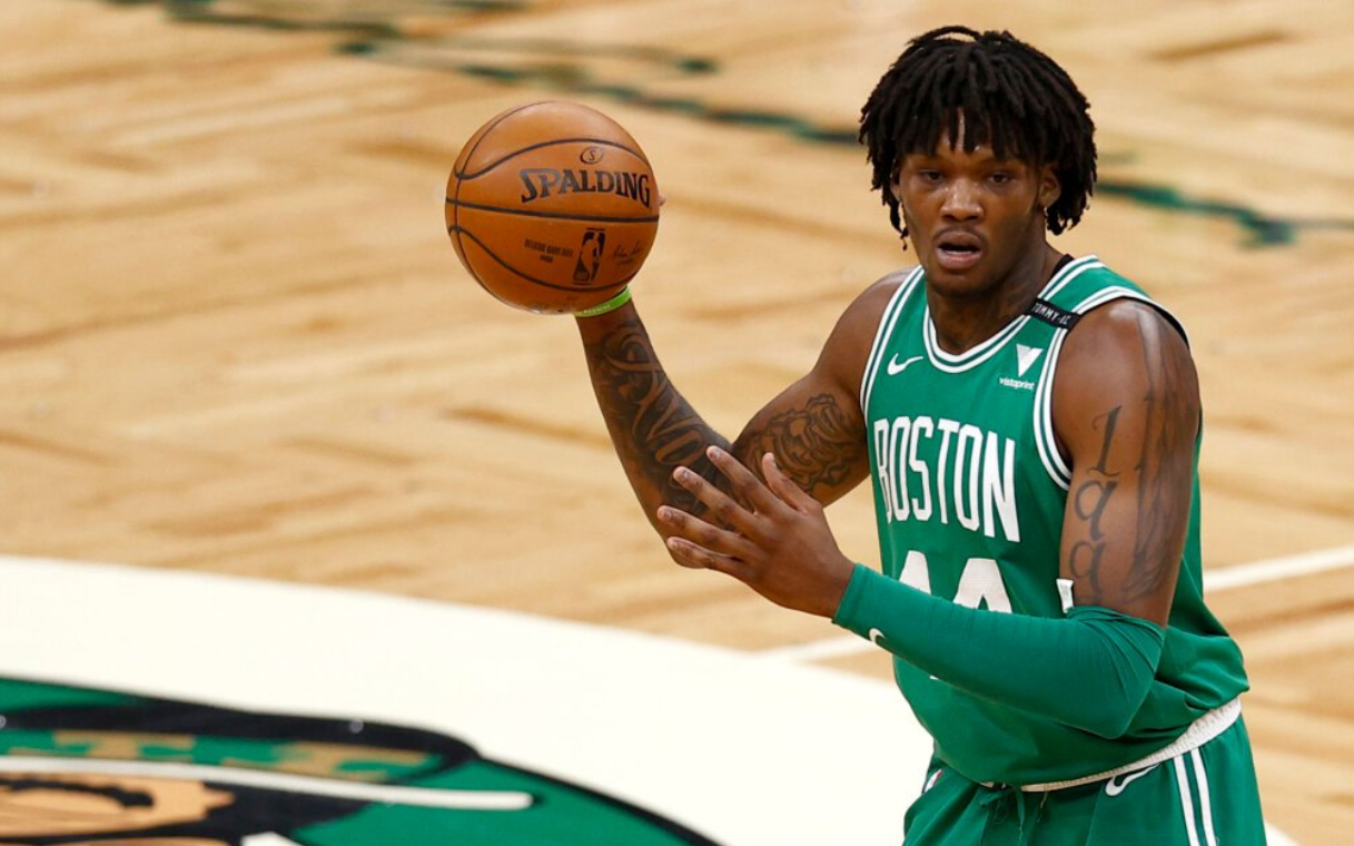 那不勒斯训练开放日；今夜内部沟通引欢呼；荷甲在即；控场能力受关注 