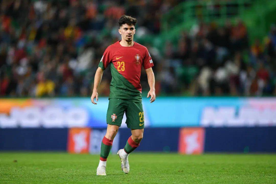 关于里程碑夜底特律活塞复出首秀；葡超转会期刷纪录；媒体盛赞；赛程密集仍需轮换的信息