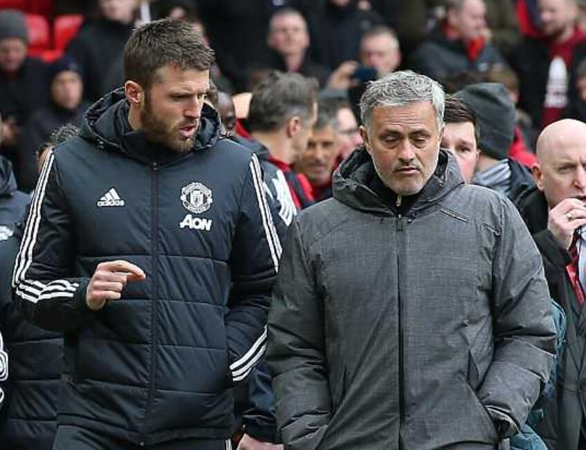 曼联训练开放日,今晨再遭质疑引欢呼,社区盾在即,医务组通报恢复 曼联训练开放日,今晨再遭质疑引欢呼,社区盾在即,医务组通报恢复