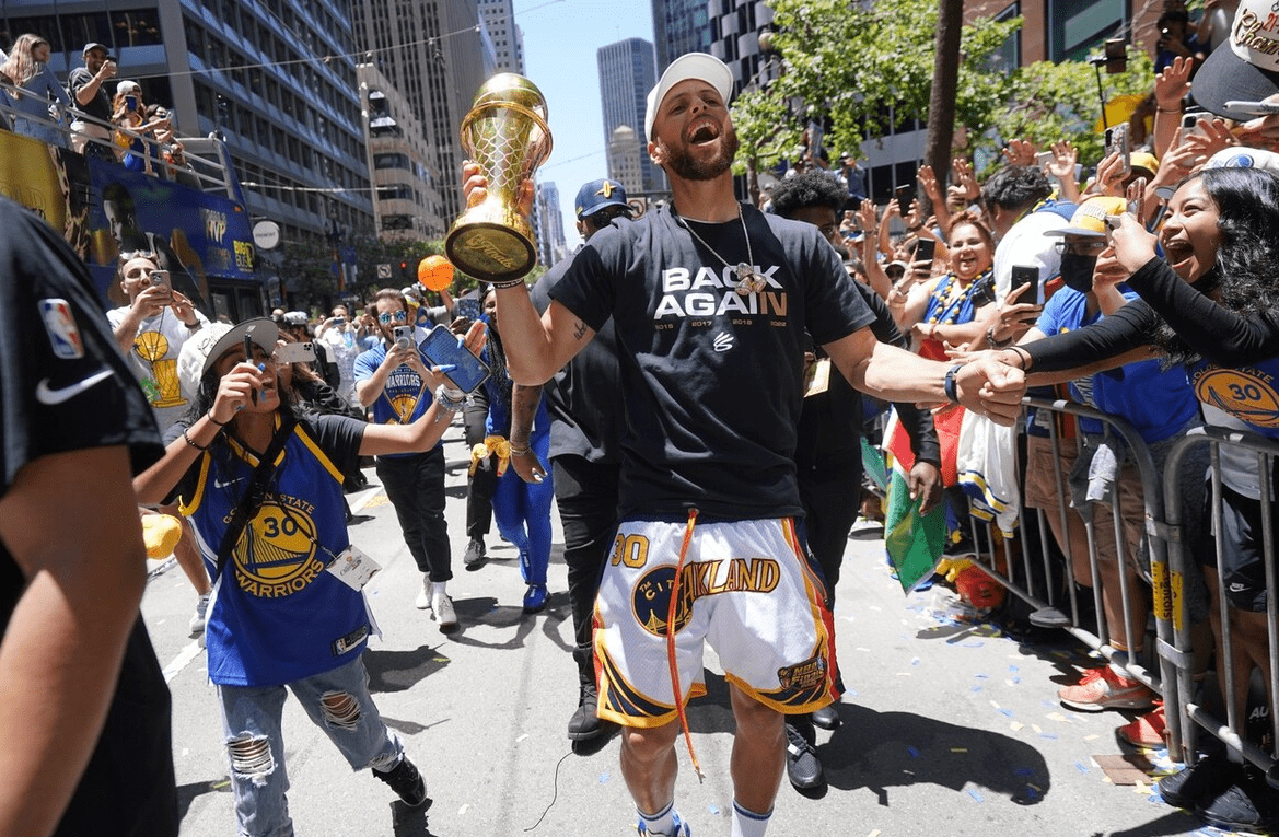 冲刺阶段门兴格拉德巴赫备战NBA常规赛，官宣签约细节曝光，话题不断，轮换策略成焦点的简单介绍