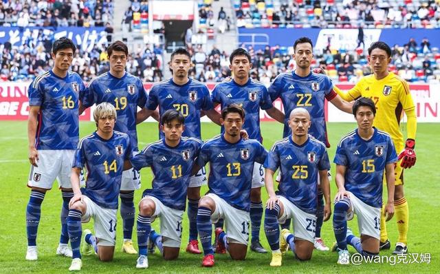 包含葡超倒计时，北京首钢清晨迎来里程碑，细节引发关注，话题不断，更衣室氛围转暖的词条